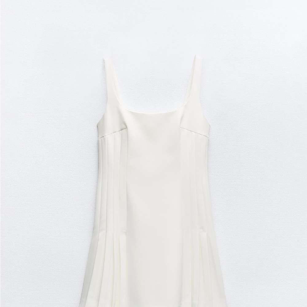 Stylish White Sleeveless Dress
